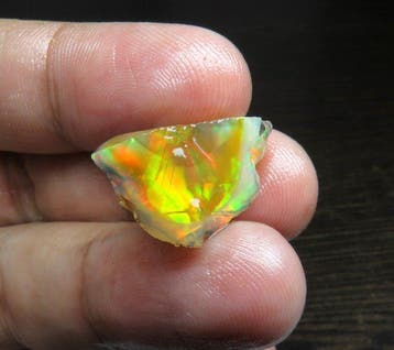 Natuurlijke Ethiopische Welo-opaal (ruw) – levendig