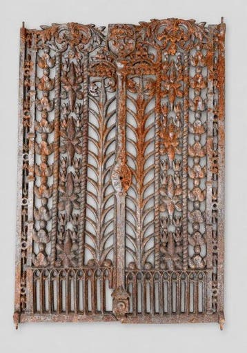 Decoratief ornament - Twee antieke deuren met ajour motief -