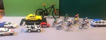 Themacollectie - speelgoedminiaturen - Coureur et caravane, Antiek en Kunst