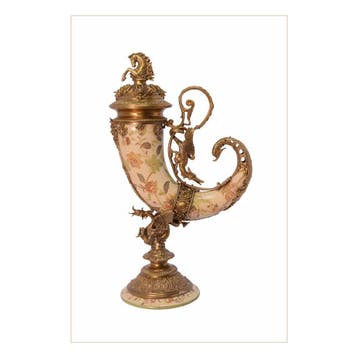 A BRONZE MOUNTED PORCELAIN CORNUCOPIA HORN (Interieur), Verzenden, Nieuw