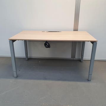 Vepa bureau met elektra aansluiting  - 140x80 cm, Ophalen of Verzenden, Nieuw