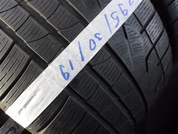 2 x Pirelli Sottozero Winter 240 295-30-19 Winterbanden 5mm, 19 inch, Gebruikt, 295 mm, Band(en)