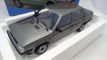 Laudoracing 1:18 - Modelauto - Lancia Prisma 1300 Intermedia, Nieuw