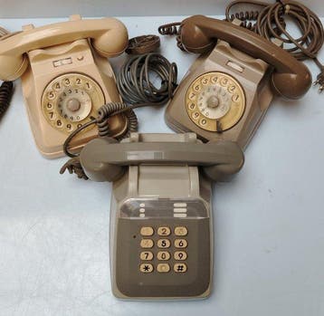 Analoge telefoon - Plastic, Bakeliet - Drie vintage