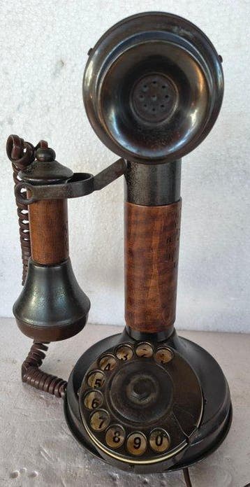 Analoge telefoon - Donker gepatineerde messing., Hout -