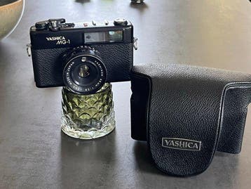 Yashica MG-1 black paint + batterij adapter voor 4LR44., Nieuw