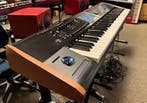 Korg Kronos V2 73 model in perfecte staat, Ophalen of Verzenden, Zo goed als nieuw