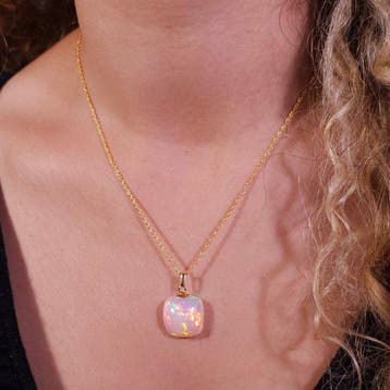 9,55 ct Prachtige Cushion Cut Opal gezet in een goudgevuld