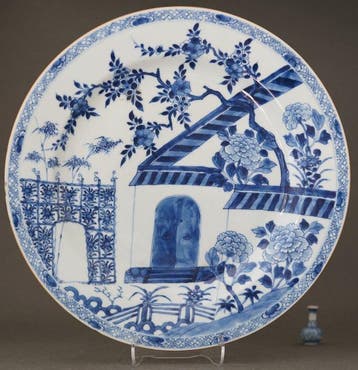 Kangxi (1662-1722) - Bord - Tall Floral Gate, Walled