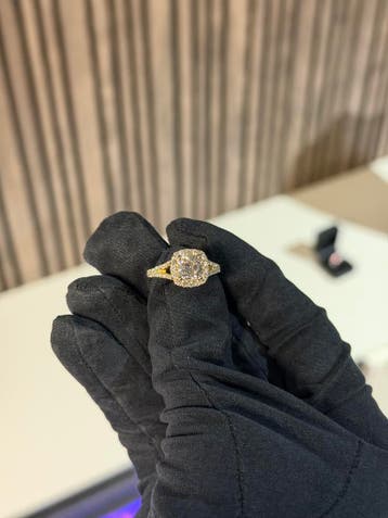 14K Geelgouden Verlovingsring – 1.22ct Cushion Diamant, Nieuw, Ophalen of Verzenden, Met edelsteen, Dame
