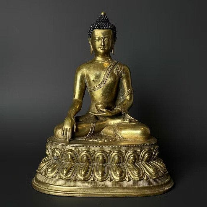 Shakyamuni Boeddha 21 cm / 1.6 kg - Verguld brons - Azië, Antiek en Kunst, Antiek | Overige Antiek