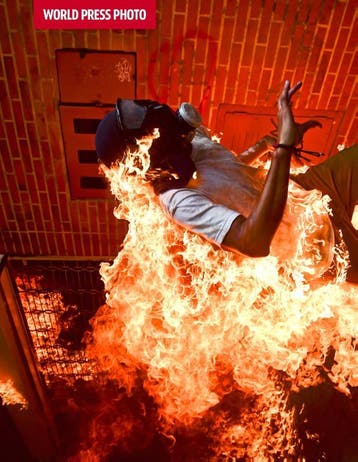 World Press Photo 2018 - World Press Photo 9789053309056, Boeken, Verzenden, Gelezen, World Press Photo
