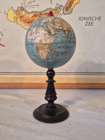 MINIATUUR ERNST SCHOTTE GLOBE TERRESTRE par HACHETTE et CIE