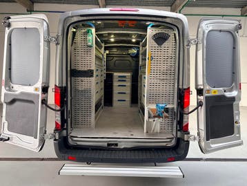 Ford Transit Servicewagen 350 2.0 TDCI 131PK euro6 L2H2 3Per, Stof, Gebruikt, Euro 6, Overige kleuren