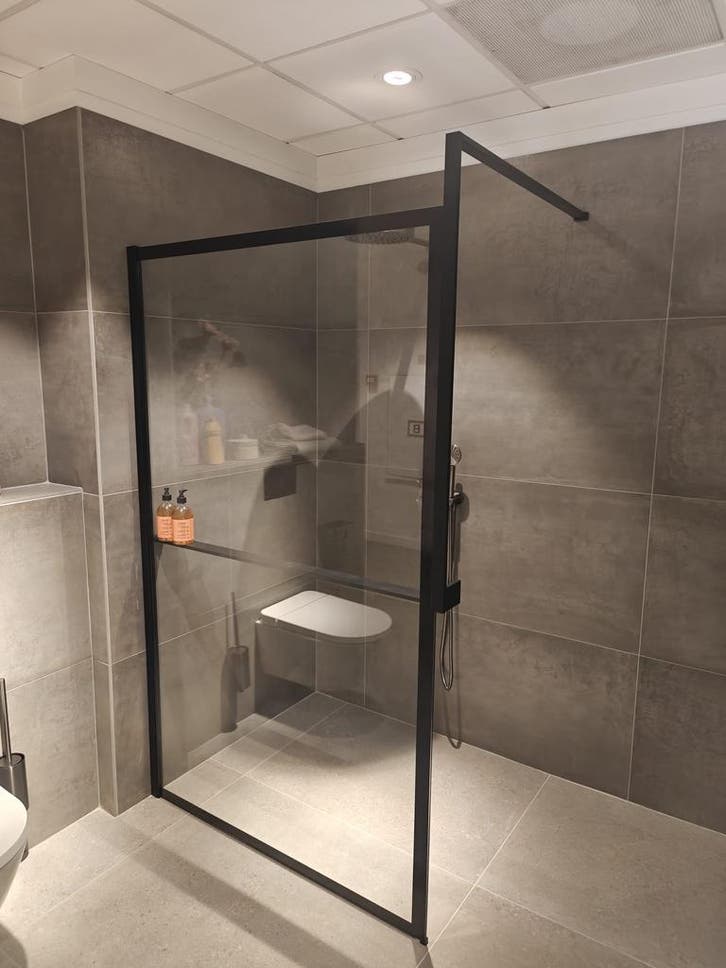 Showmodel inloopdouche mat zwart 120cm met planchet 0031, Doe-het-zelf en Verbouw, Sanitair, Douche, Nieuw, Glas, Ophalen