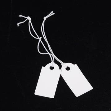 100 x witte prijskaartjes 27 x 13 mm met touwtje van elas..., Ophalen of Verzenden, Nieuw