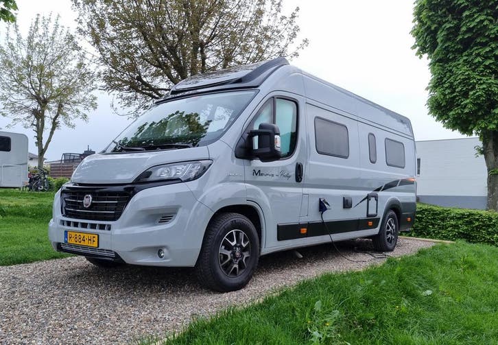 Buscamper McLouis Menfys 4 Prestige. 6.40 mtr. 180 PK, Caravans en Kamperen, Campers, Cassettetoilet, Airconditioning, Audio installatie