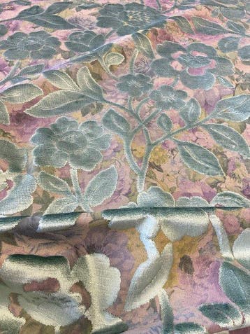 Meubelstof met een grote decoratieve impact, bloemmotief in