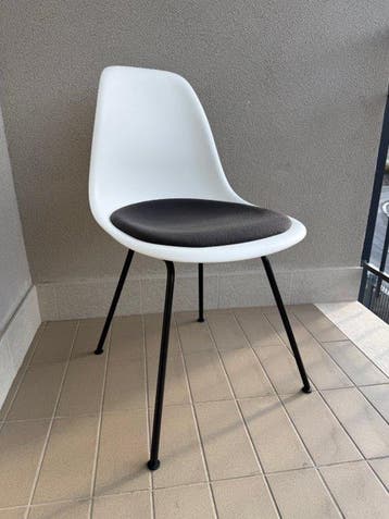 Vitra - Charles & Ray Eames - Stoel - Eames Plastic Side
