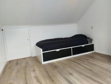 Kamer te huur in Capelle Aan Den IJssel - 11 m² - 1 kamer(s), Rotterdam