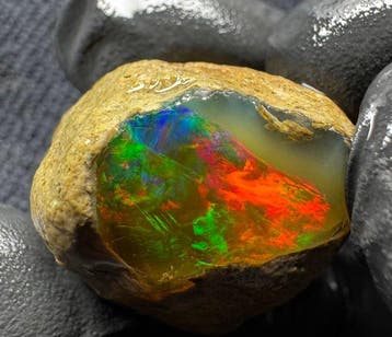 61ct Kristal Opaal Ruw- 12.2 g