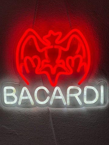 No reserve-Bacardi neon led reclamebord met ketting en