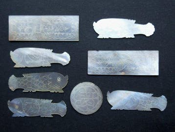China. Lot van 8 Parelmoeren Speltokens (Circa 1850-1900), Postzegels en Munten
