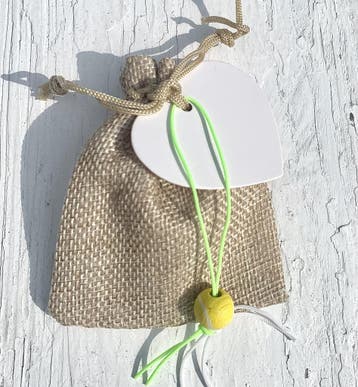 Jute giftbag met gelukspoppetje Tennisbal en pepermuntjes, Sport en Fitness, Tennis, Verzenden, Nieuw, Overige typen, Overige merken