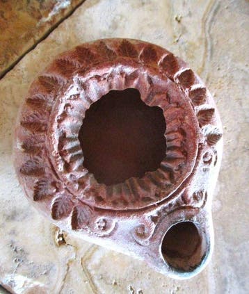 Oud-Romeins Terracotta Versierde olielamp met laurier - Het