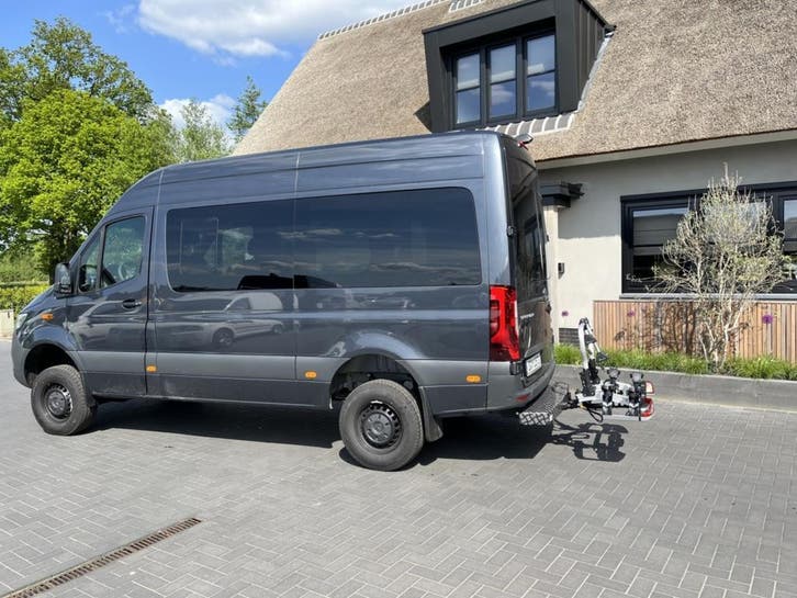 Buscamper fietsendrager neerklapbaar met instap, Auto diversen, Fietsendragers, Trekhaakdrager, Nieuw, 2 fietsen, Brede banden
