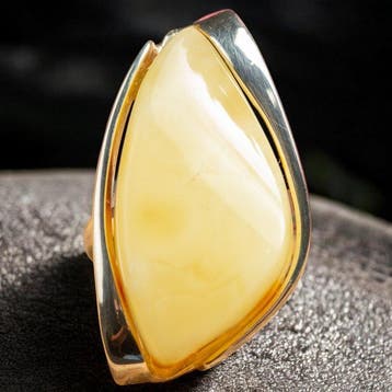 Geel barnsteen zilveren ring – uniek en verfijnd ontwerp. -