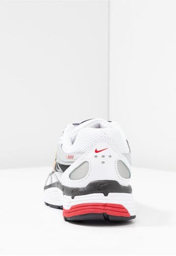 Nike P-6000 White Gold Red, Kleding | Heren, Ophalen of Verzenden, Nieuw
