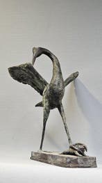 sculptuur, Karaktervol Bronzen Beeld – Reiger met prooi