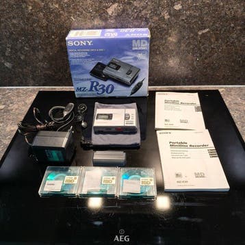 Sony - MZ-R30 Portable MiniDisc Recorder and Player Walkman, Nieuw