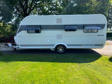 Hobby De Luxe 515 UHK Blackline 2024, Caravans en Kamperen, Stapelbed, Rondzit, Meer dan 6, 5 tot 6 meter