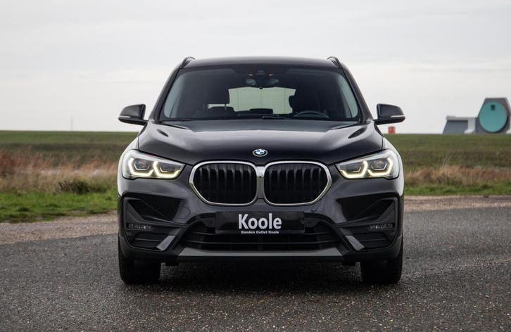 BMW X1 xDrive25e Executive CAMERA / CARPLAY / AUTOMAAT / LE, Auto's, Automaat, Gebruikt, Adaptive Cruise Control, Zwart