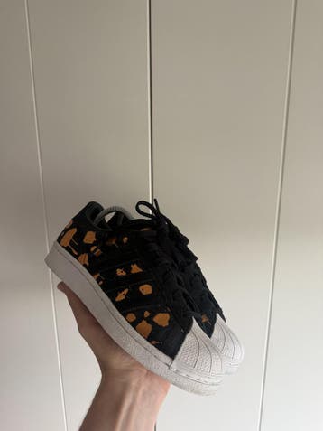 Adidas Superstar – Zwart met koperen spatten – Maat 37, Kleding | Dames, Schoenen, Adidas, Zwart, Ophalen of Verzenden, Sneakers of Gympen