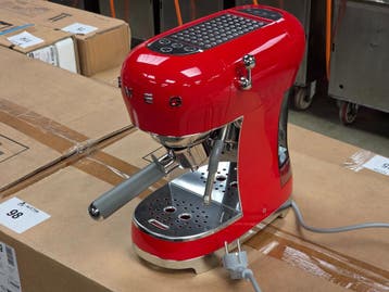 Espressomachine Smeg ECF02RDEU, Huis en Inrichting, Nieuw