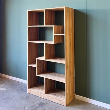 Open boekenkast met A-symmetrische indeling, Ophalen of Verzenden, Nieuw