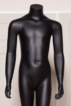 HEADLESS ETALAGEPOP KIND MERK GRUPPO CORSO MAT ZWART 8 JAAR