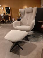 Draaifauteuil Renville beige + voetenbank **SHOWROOMMODEL**, Huis en Inrichting, Fauteuils, Nieuw, Stof