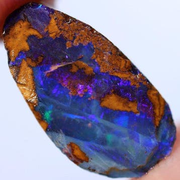 Winton Boulder Opal Edelsteen – Voorafgeschuurde cabochon.
