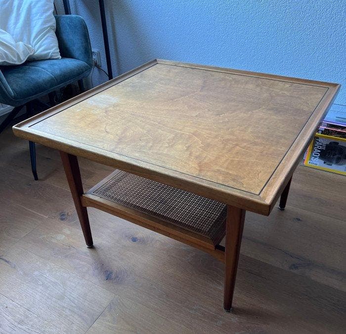 By Drexel - Tafel - Walnoot - Kipp Stewart by Drexel, Antiek en Kunst, Antiek | Meubels | Stoelen en Banken