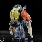 Tropische elegantie in steen – Kunstvolle papegaaien van