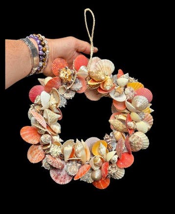 Fabulous crown of very colorful shells ( diameter 30 cm ) -