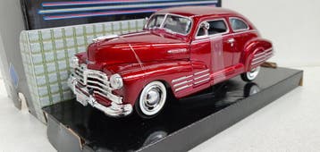 MotorMax Chevrolet Aerosedan Fleetline 1948 – rood – 1:24, Ophalen of Verzenden, Nieuw
