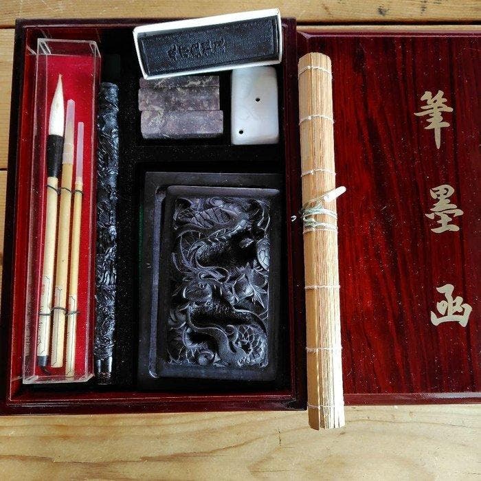 Japanese Calligraphy Set (Shod)  — Dragon-Carved, Antiek en Kunst, Antiek | Speelgoed