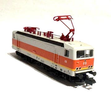 Arnold N - 2307 - Elektrische locomotief (1) - BR143 - DR, Nieuw