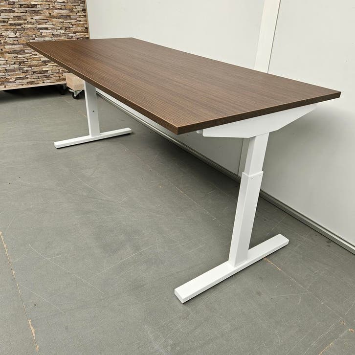 Instelbaar bureau - 180x80 cm, Huis en Inrichting, Bureaus, Ophalen of Verzenden