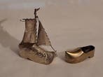 Militaire miniatuur beeldjes - Scheepje in de vorm klompje
